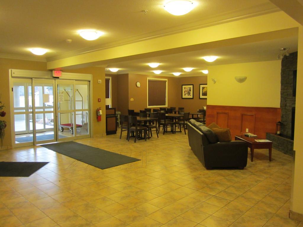 Trend Mountain Hotel & Conference Centre Tumbler Ridge 외부 사진
