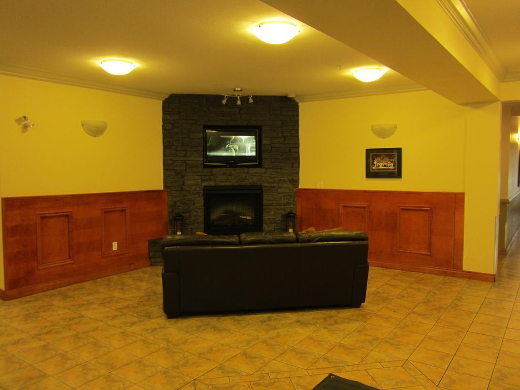Trend Mountain Hotel & Conference Centre Tumbler Ridge 외부 사진