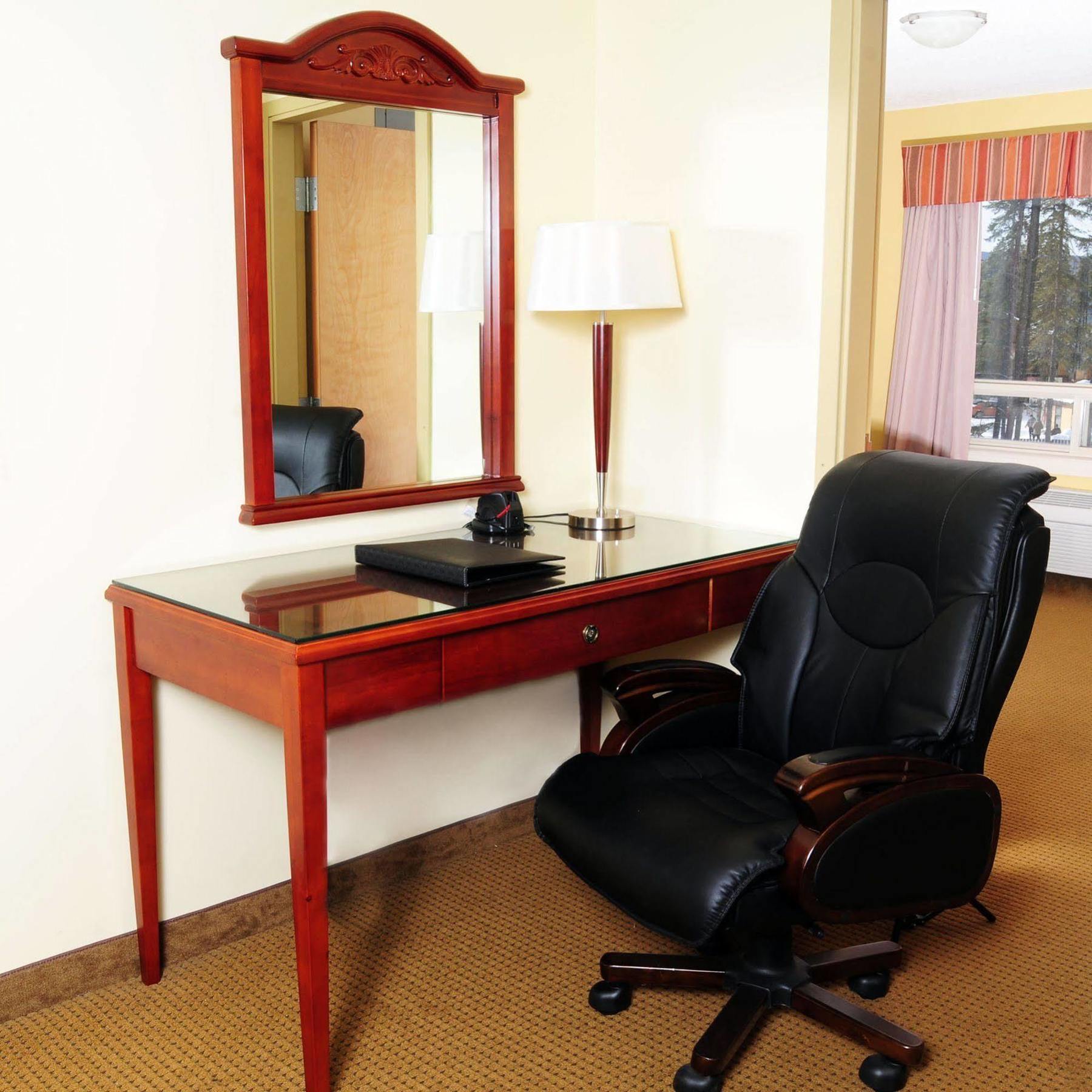 Trend Mountain Hotel & Conference Centre Tumbler Ridge 외부 사진